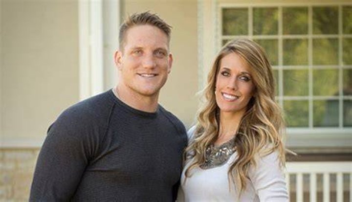 A. J. Hawk Wife, Sister, Net Worth, Height, Weight, Body Stats &raquo; Celeboid
