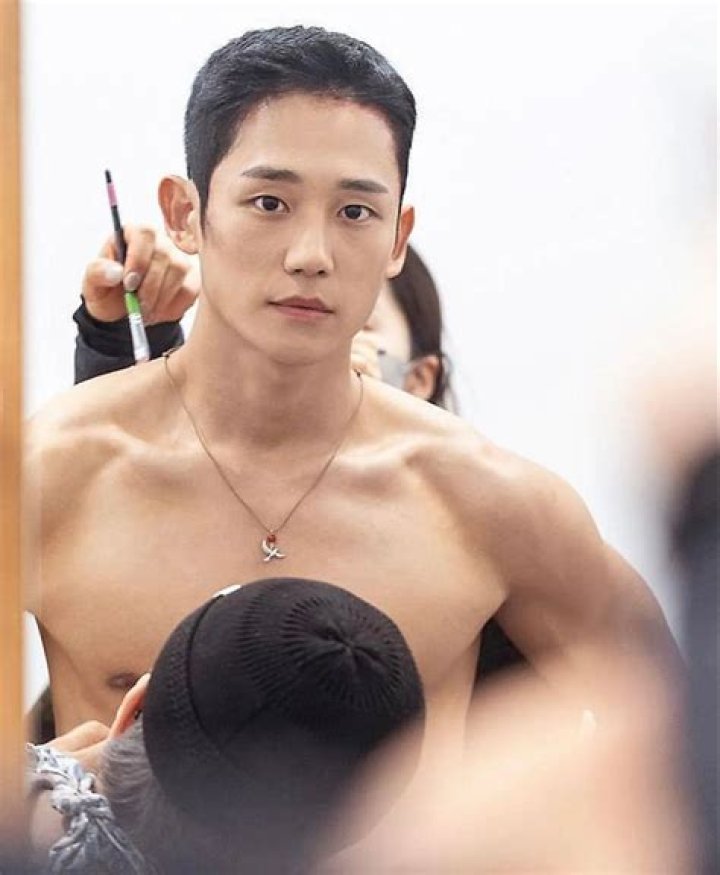 Are "Snowdrop" Costars Jung Hae In & BLACKPINK's Jisoo Dating?