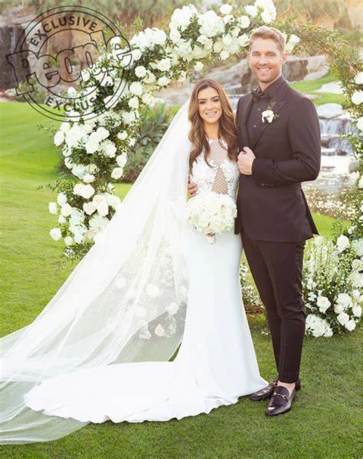 Brett Young Marries Taylor Mills See Every Photo