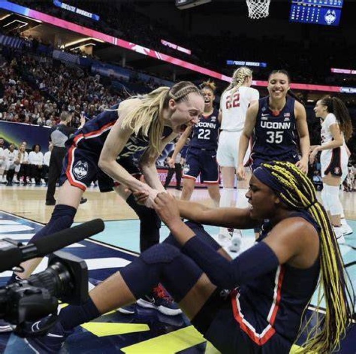 Houston ends UConn men&rsquo;s season, Jalen Adams&rsquo; career in blowout fashion
