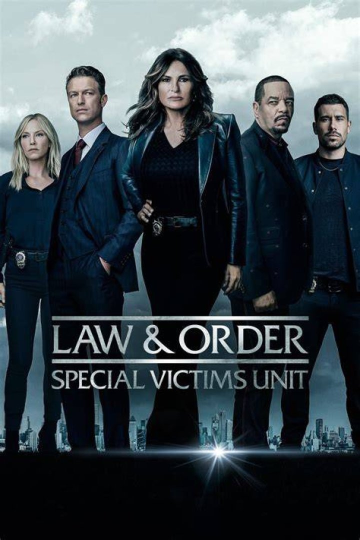 &lsquo;Law & Order SVU' Stars Kelli Giddish & Peter Scanavino Speak on Their