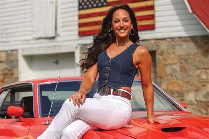 Raiders Emily Compagno / Emily Compagno Wiki Biography Age Height