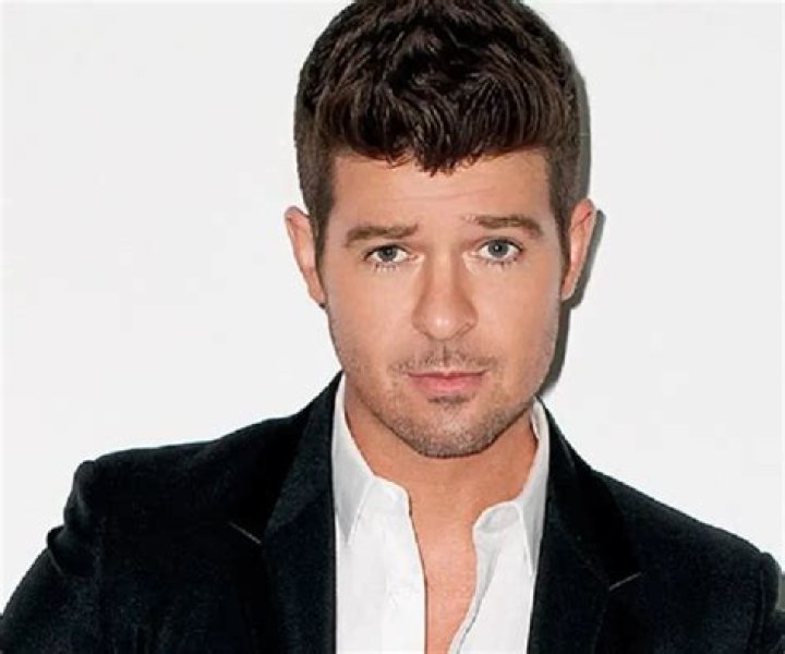 Robin Thicke Biography Facts, Childhood, Family Life & Achievements