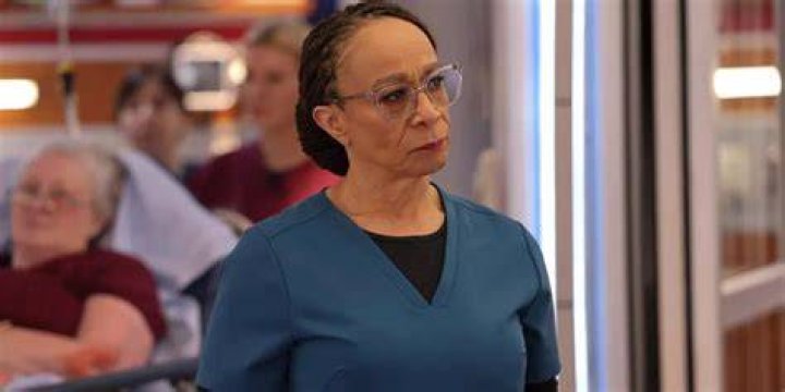 S. EPATHA MERKERSON Chicago Med AUTOGRAPH Signed 8x10 Photo