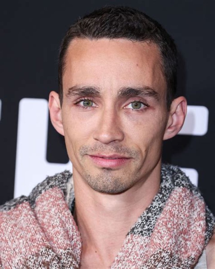 Unveiling Robert Sheehan's Love Life: Exclusive Insights!