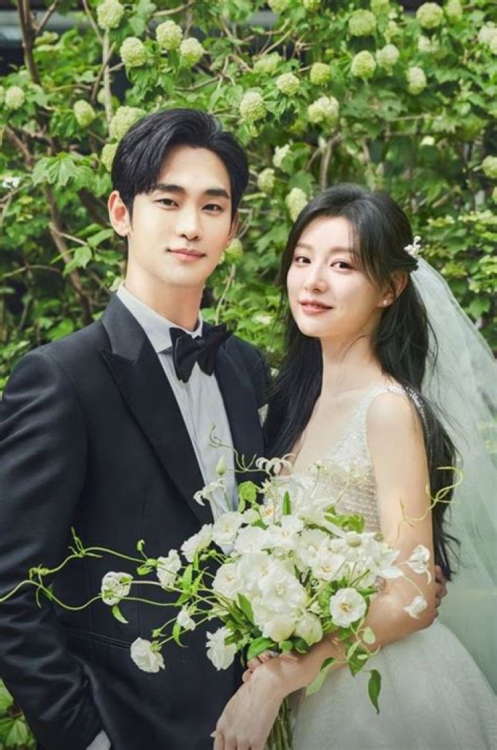 Who is Kim SooHyun Girlfriend in 2022? Is He Dating Anyone? Tobe News